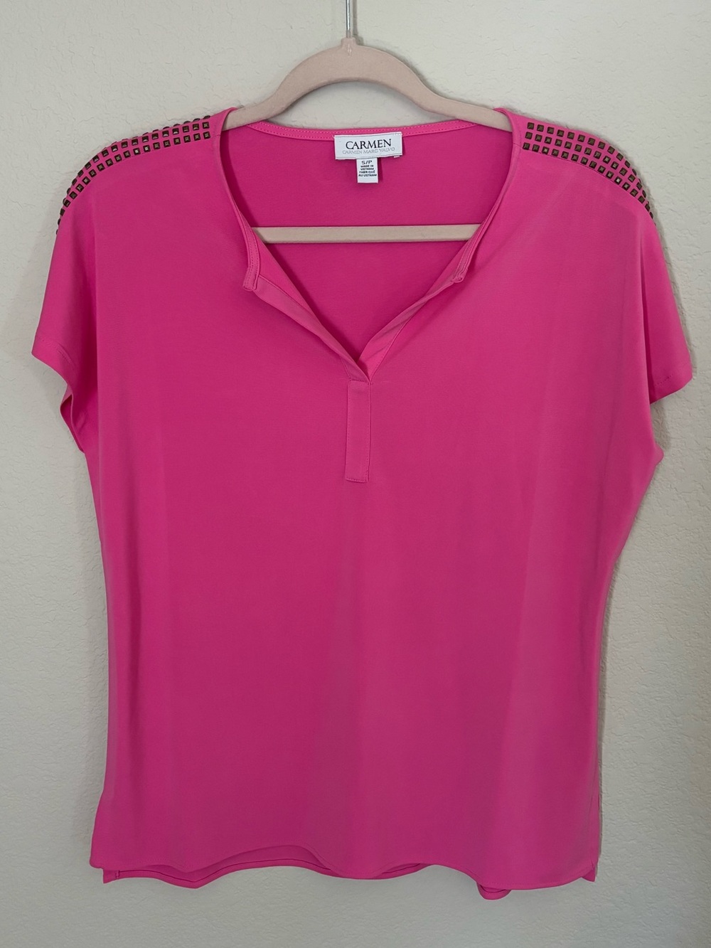 Carmen Marc Valvo Hot Pink V-Neck Short Sleeve Top with Studded Shoulders - S